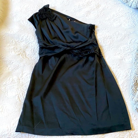 Elie Tahari Dresses & Skirts - Ellie Tahari cocktail dress. Silk and in great condition